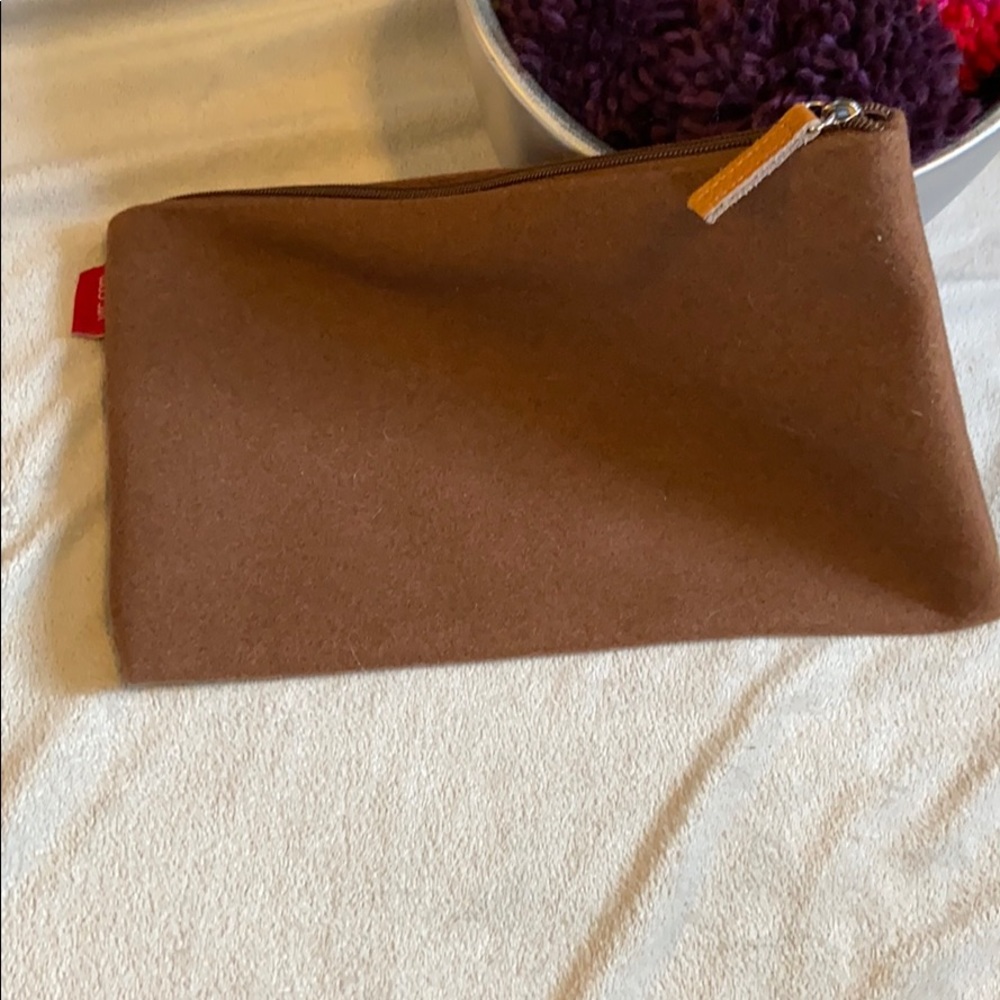 Viking cruise toiletries bag in brown wool - Picture 2 of 5